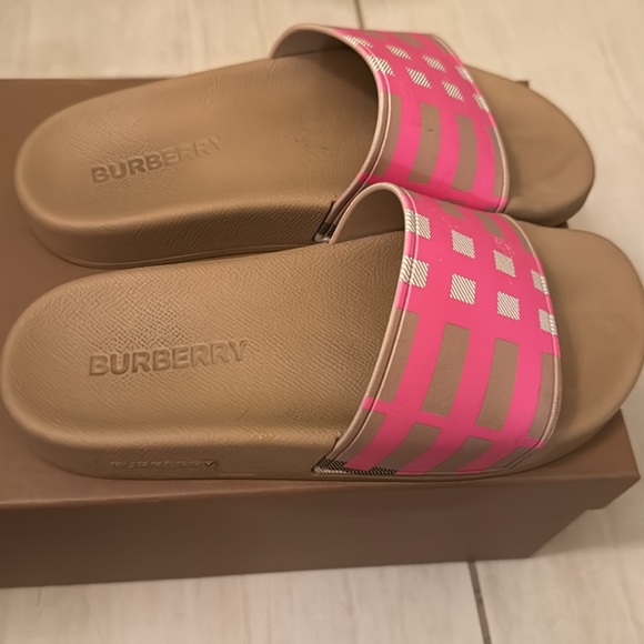 Women’s Pink Burberry Slides - Picture 2 of 5